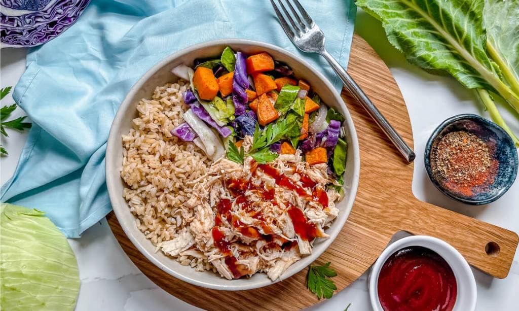 photo of prepared heart-healthy bbq with veggies and rice recipe. 